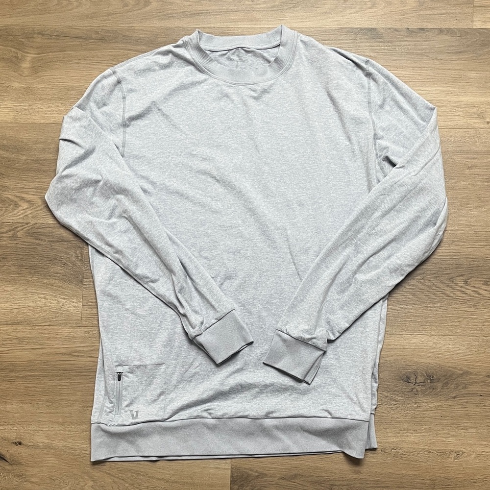 Men's Vuori Ponto Performance Platinum Heather Gray Crew Neck sweatshirt. XL